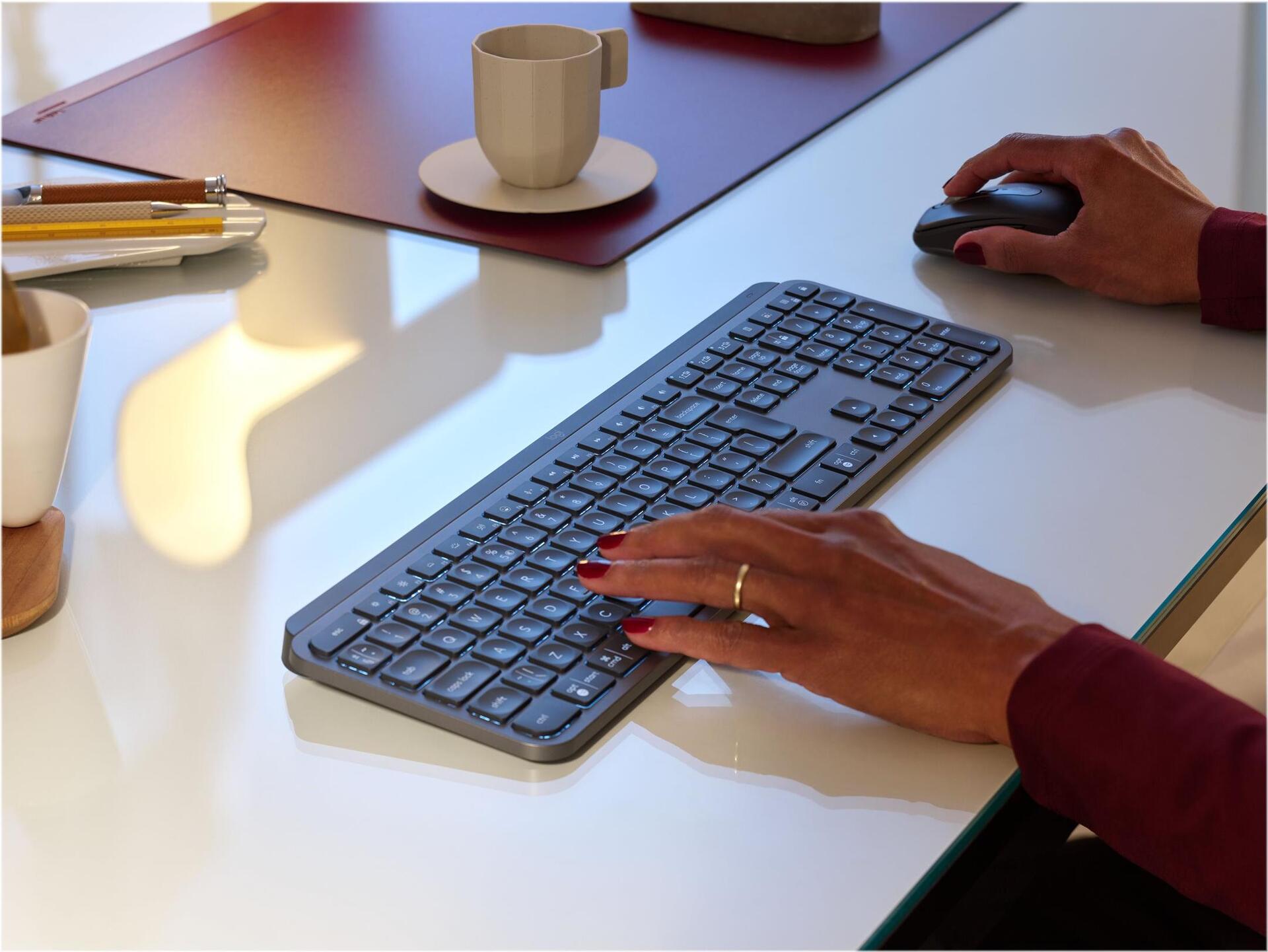 Logitech MX Keys for Business - keyboard - backlit - Bluetooth. 24 GHz - Qwerty - Pan-Nordic - Graphite